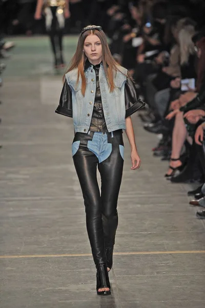 Look 30